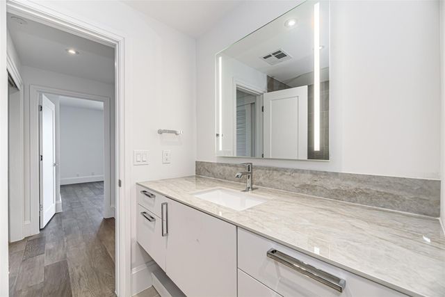 1701 Hermann Drive 24B, Houston, TX 77004