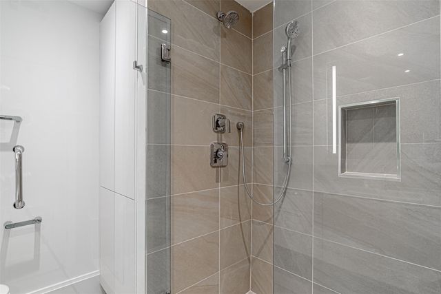 1701 Hermann Drive 24B, Houston, TX 77004