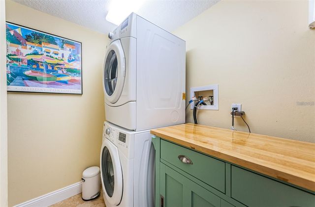 240 SAND KEY ESTATES DRIVE 222, Clearwater, FL 33767