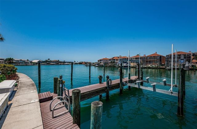 240 SAND KEY ESTATES DRIVE 222, Clearwater, FL 33767