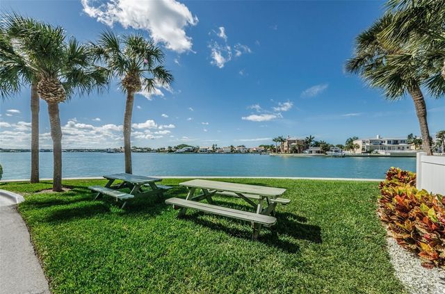 240 SAND KEY ESTATES DRIVE 222, Clearwater, FL 33767