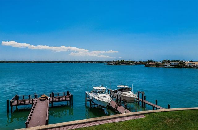 240 SAND KEY ESTATES DRIVE 222, Clearwater, FL 33767