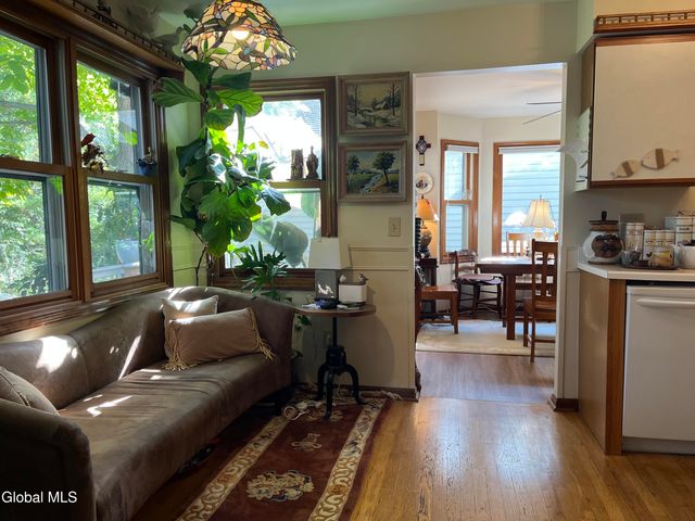 19 Windsor Place, Albany, NY 12209