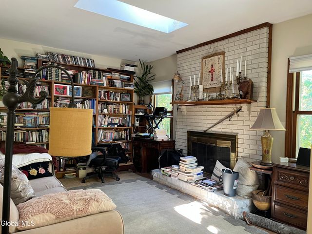 19 Windsor Place, Albany, NY 12209