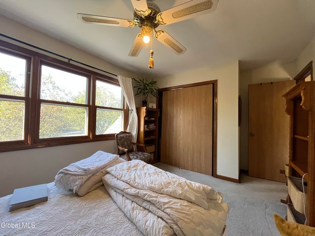 19 Windsor Place, Albany, NY 12209