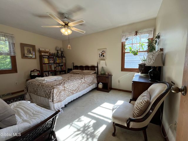 19 Windsor Place, Albany, NY 12209