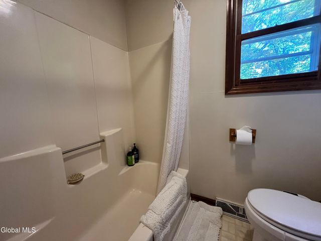 19 Windsor Place, Albany, NY 12209