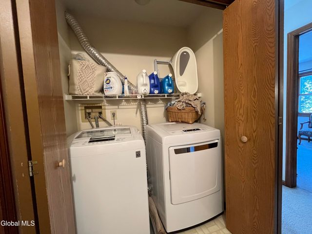 19 Windsor Place, Albany, NY 12209