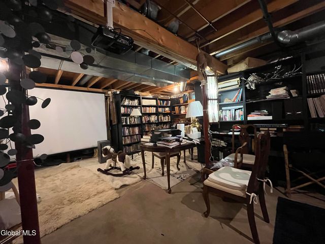 19 Windsor Place, Albany, NY 12209