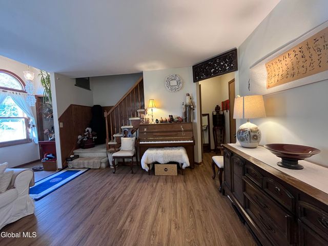 19 Windsor Place, Albany, NY 12209