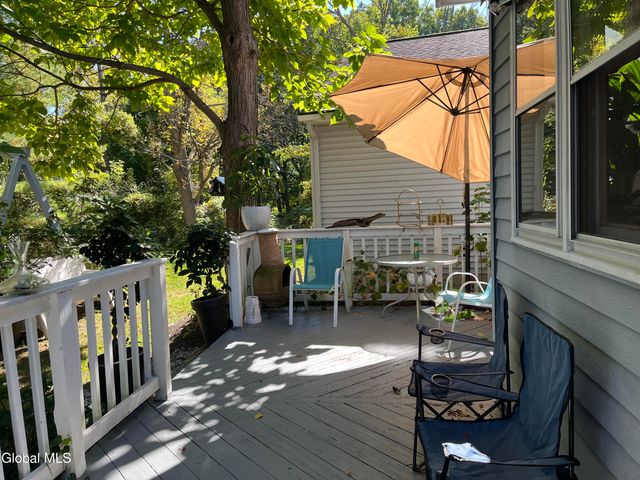 19 Windsor Place, Albany, NY 12209