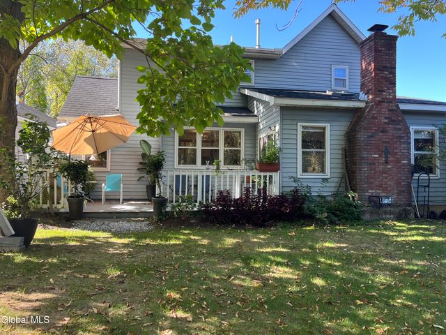 19 Windsor Place, Albany, NY 12209