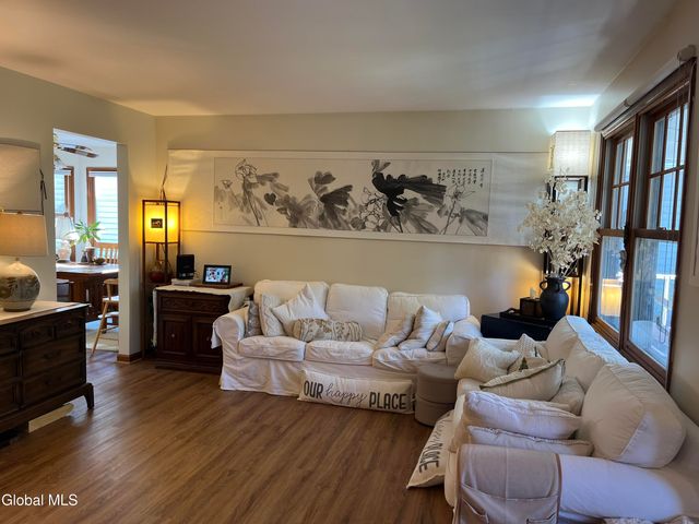 19 Windsor Place, Albany, NY 12209