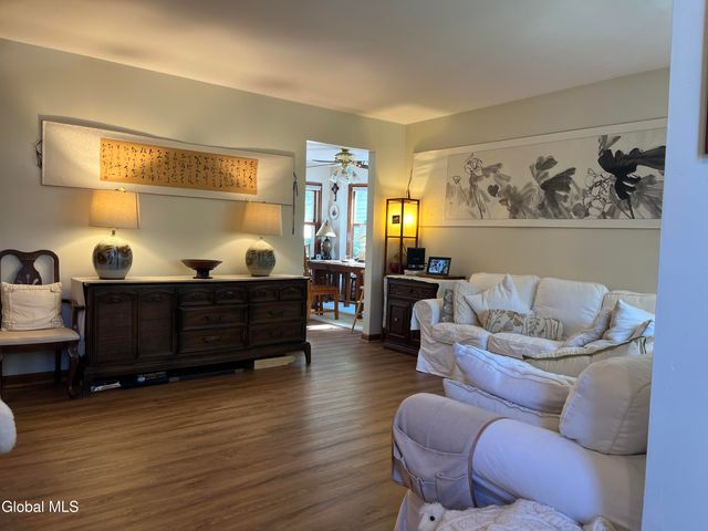 19 Windsor Place, Albany, NY 12209