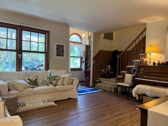 19 Windsor Place, Albany, NY 12209