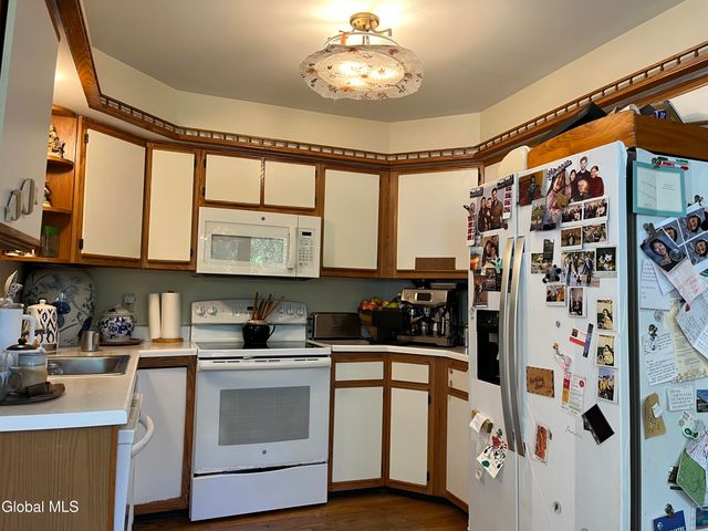 19 Windsor Place, Albany, NY 12209