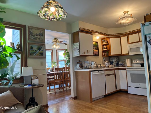 19 Windsor Place, Albany, NY 12209