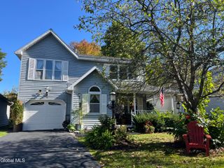 19 Windsor Place, Albany, NY 12209