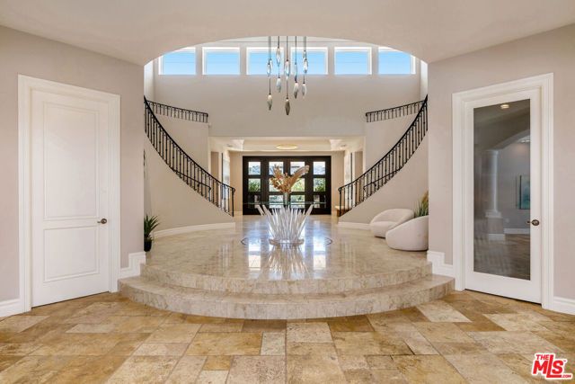 25043 Abercrombie Lane, Calabasas, CA 91302