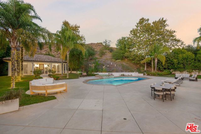 25043 Abercrombie Lane, Calabasas, CA 91302