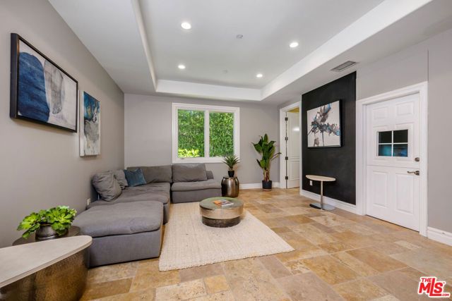 25043 Abercrombie Lane, Calabasas, CA 91302