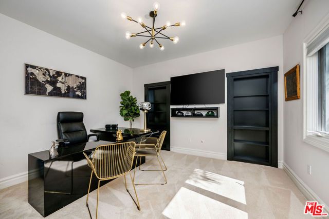 25043 Abercrombie Lane, Calabasas, CA 91302