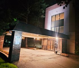 1026 Castilian Court 114, Glenview, IL 60025