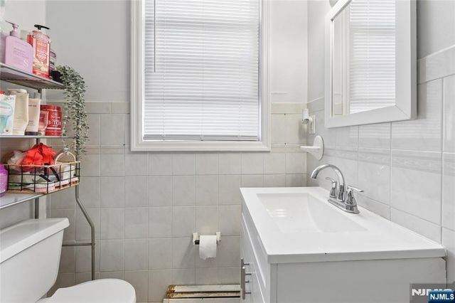 605 Central Avenue, Harrison, NJ 07029