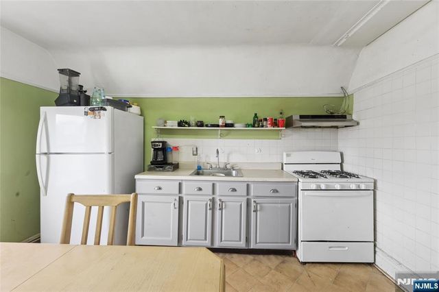 605 Central Avenue, Harrison, NJ 07029