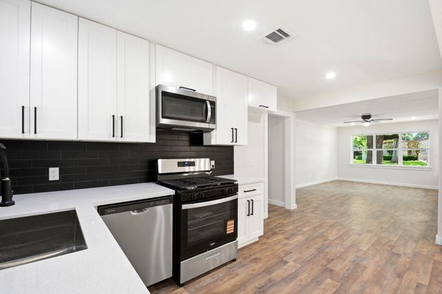 6514 Neff Street, Houston, TX 77074