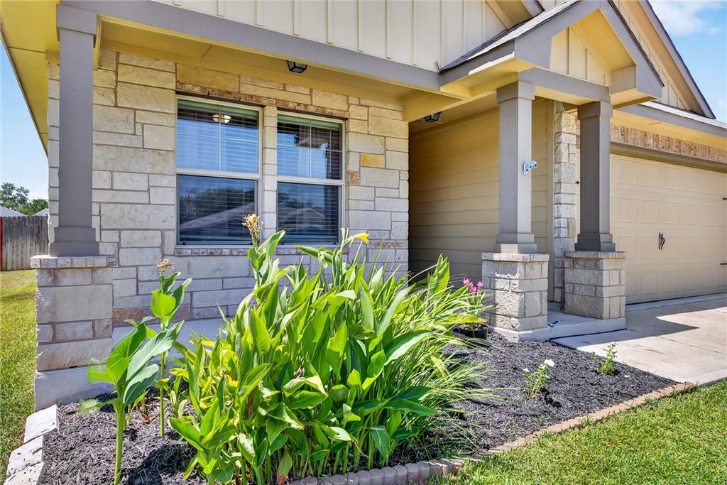 1933 Cartwright Street, Bryan, TX 77807 — photo 2