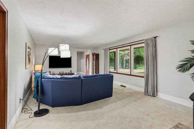 127 E Maple Street, Fruitport, MI 49415