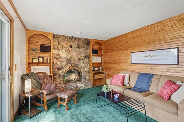 127 E Maple Street, Fruitport, MI 49415
