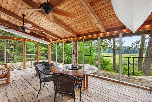 127 E Maple Street, Fruitport, MI 49415