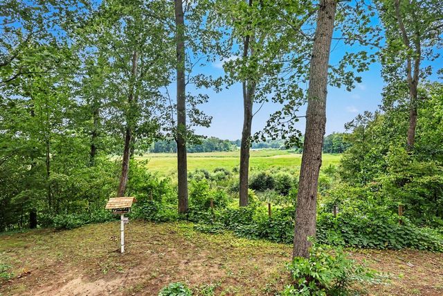 127 E Maple Street, Fruitport, MI 49415