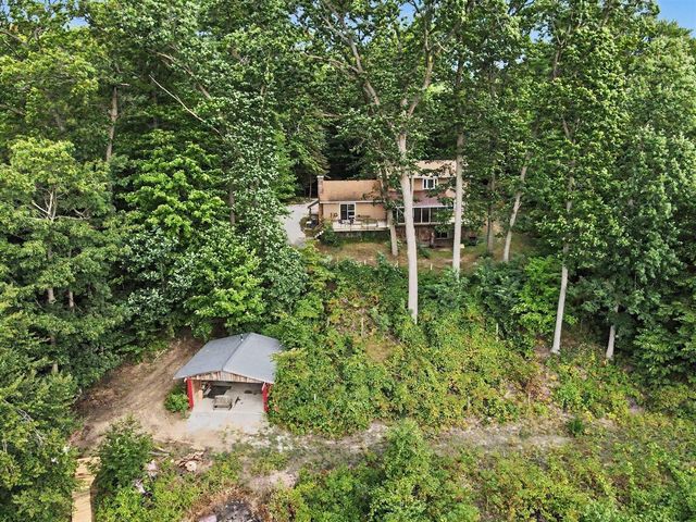 127 E Maple Street, Fruitport, MI 49415