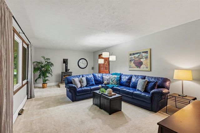 127 E Maple Street, Fruitport, MI 49415