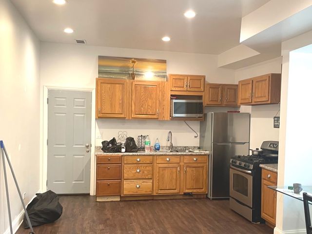 11 N 5th Avenue S, Maywood, IL 60153