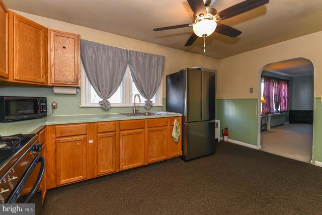 318 E BROAD ST, Gibbstown, NJ 08027