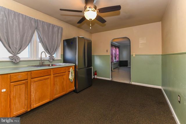 318 E BROAD ST, Gibbstown, NJ 08027