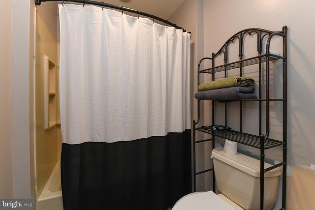 318 E BROAD ST, Gibbstown, NJ 08027