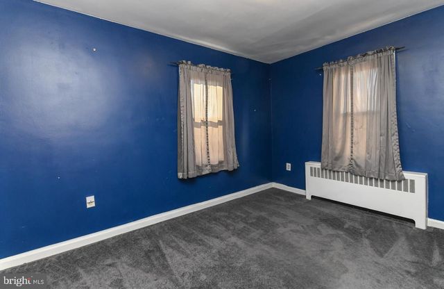 318 E BROAD ST, Gibbstown, NJ 08027