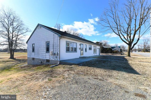 318 E BROAD ST, Gibbstown, NJ 08027