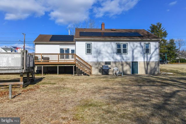 318 E BROAD ST, Gibbstown, NJ 08027