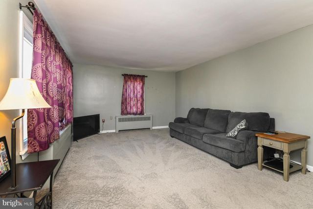 318 E BROAD ST, Gibbstown, NJ 08027