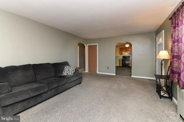 318 E BROAD ST, Gibbstown, NJ 08027