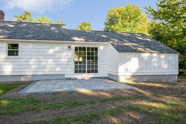 6 Bacon Street, Pepperell, MA 01463