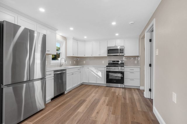 6 Bacon Street, Pepperell, MA 01463