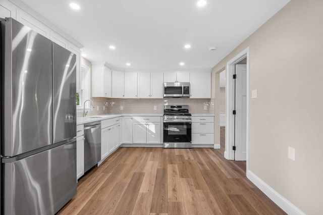 6 Bacon Street, Pepperell, MA 01463