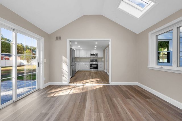 6 Bacon Street, Pepperell, MA 01463